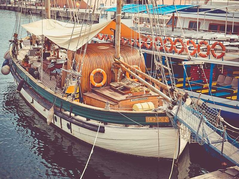 Tohukest robotseid juuste transpantaamisega tegelev ühistu tähistab börsile asumist